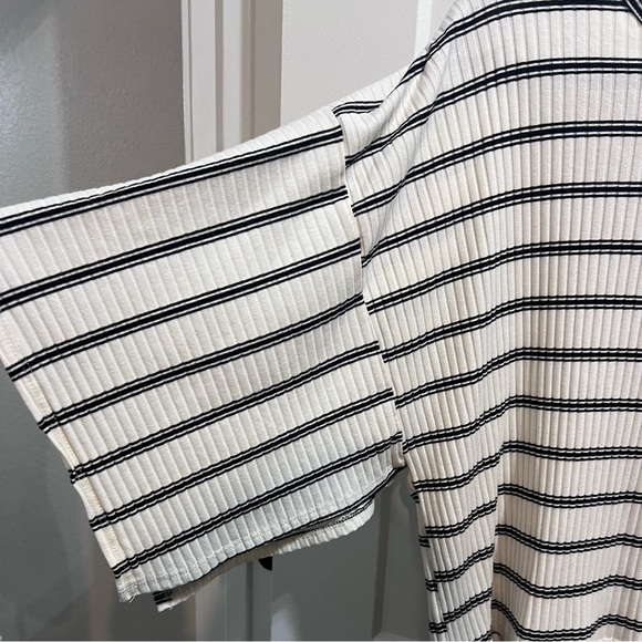 Willow Root Small Crop Shirt Statement Sleeves, Split Sleeve - Black Stripes - Picture 4 of 12